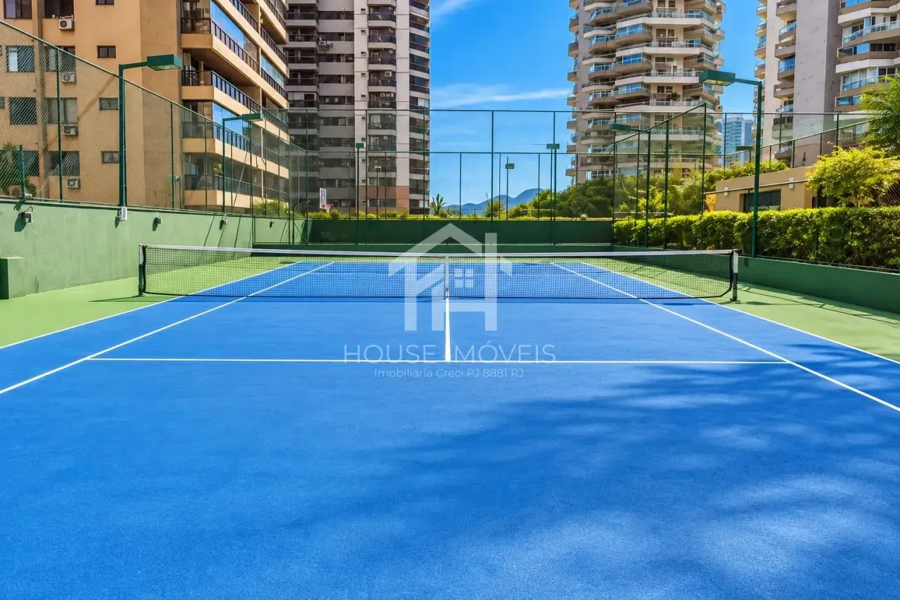 3-bedroom apartment with a water view in Rio de Janeiro — photo 35