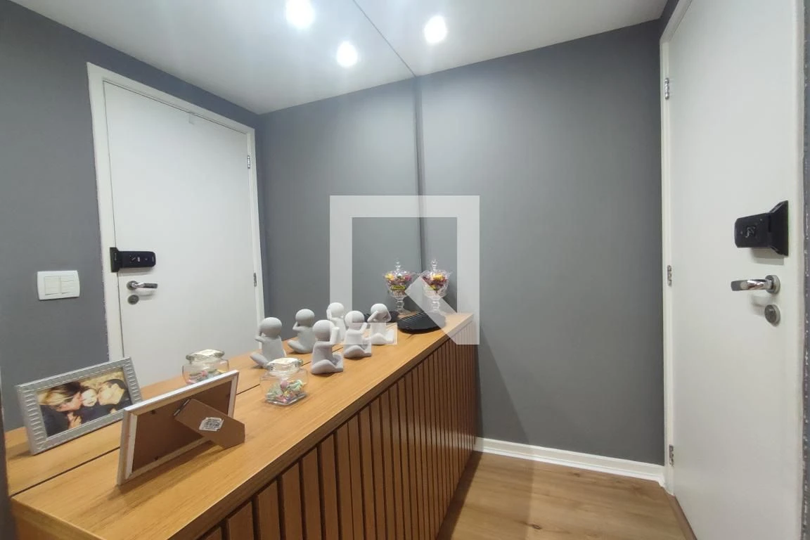 Apartamento de 89 m² com janelas do piso ao teto e closet — photo 76