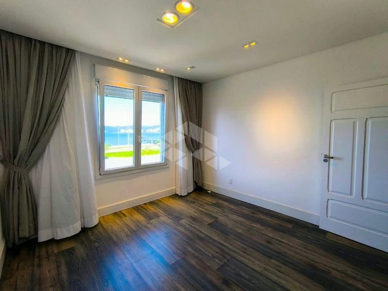 2-bedroom apartment with a water view in Florianópolis — photo 11
