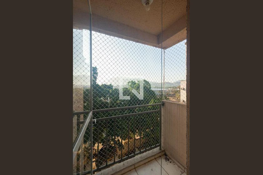 2-bedroom apartment in a building with a pool — photo 21