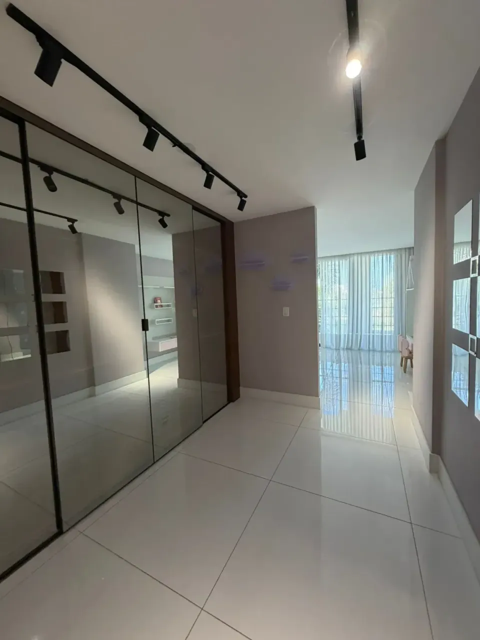 Casa com cozinha americana, 4 quartos e 5 banheiros, 980 m² — photo 7