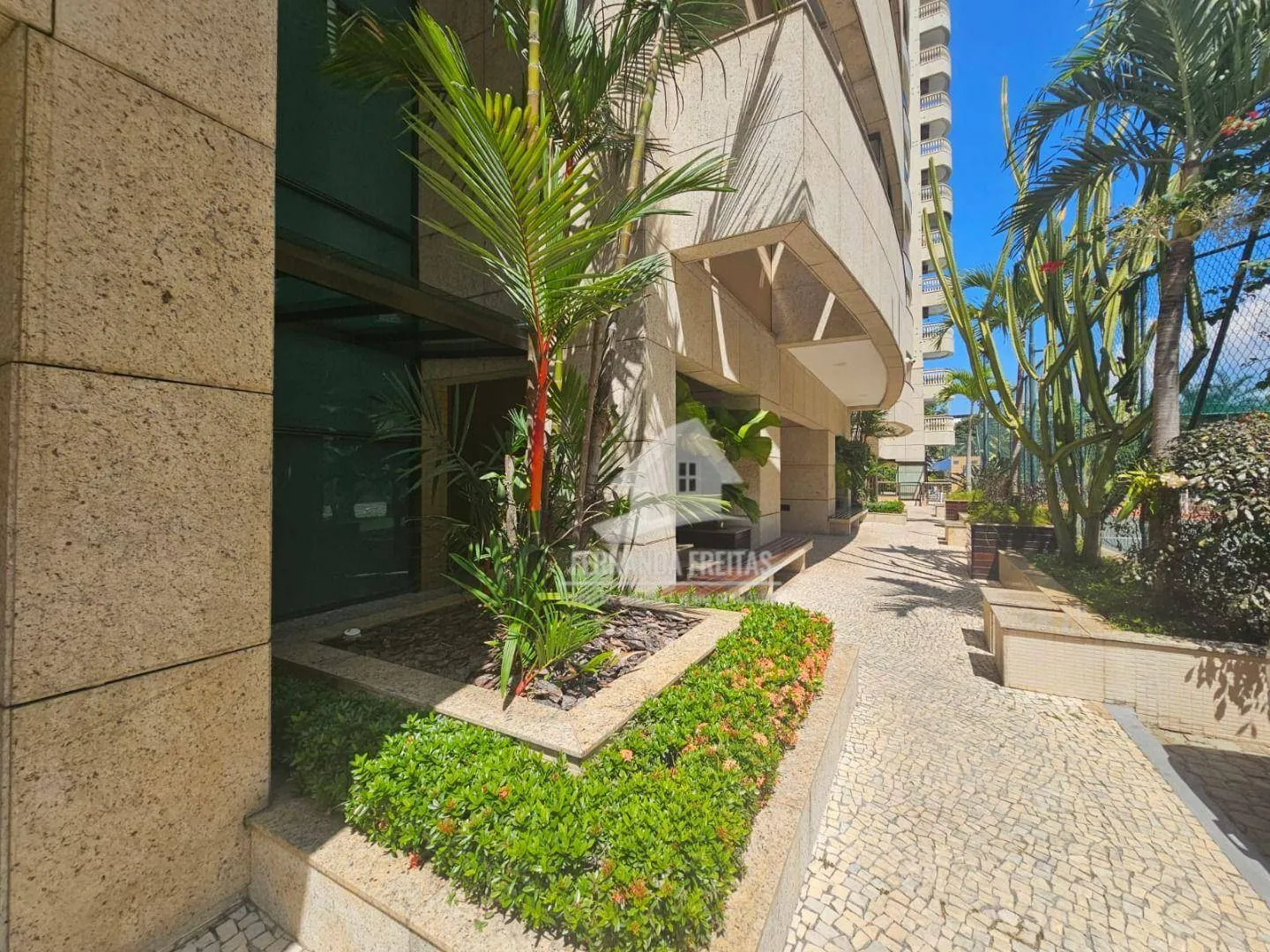 210 m² apartment with 3 bedrooms and glassed balcony — photo 43