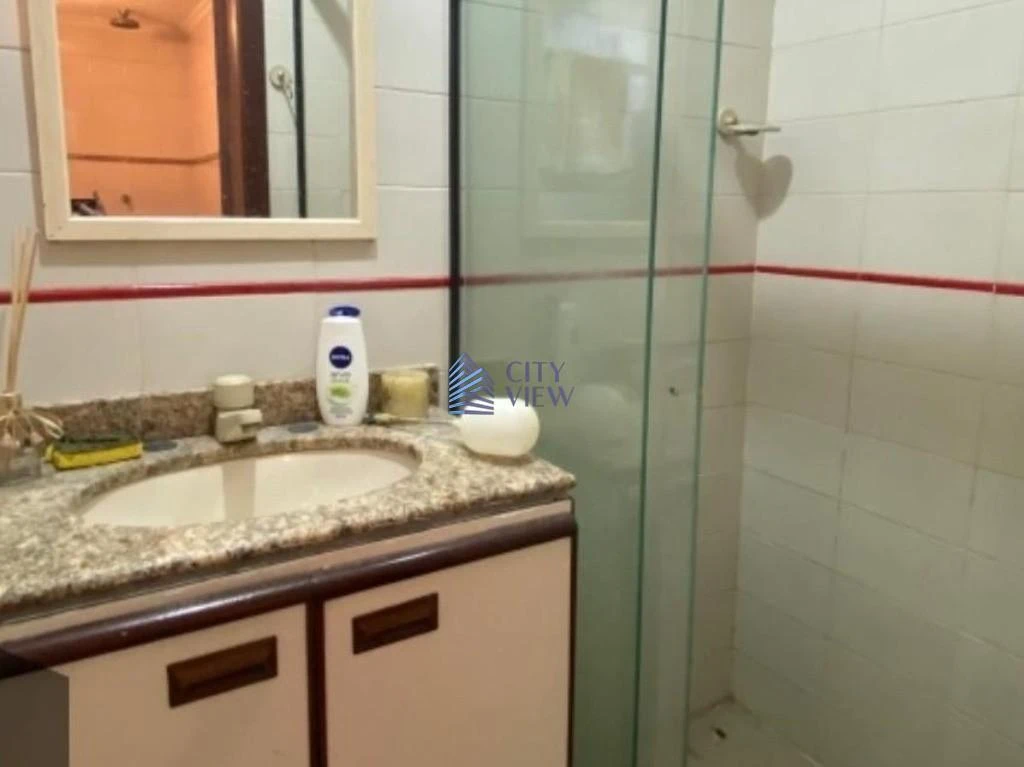 6-bedroom house with a bathtub — photo 22