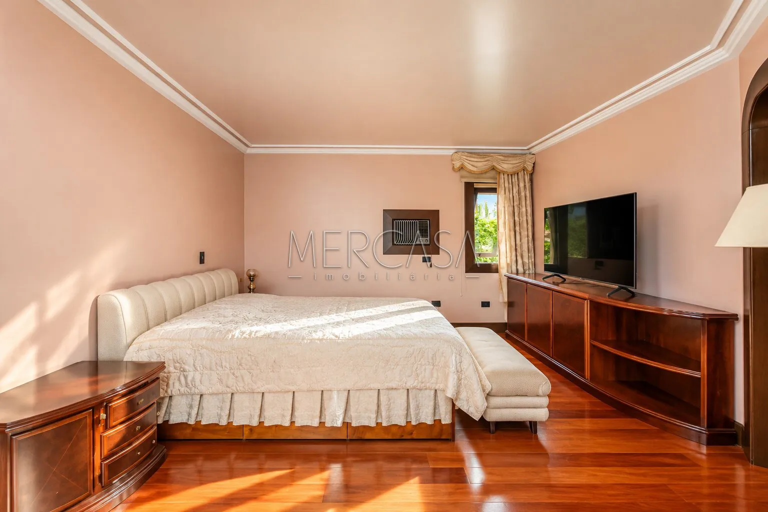 3-bedroom house with a bathtub in Curitiba — photo 4