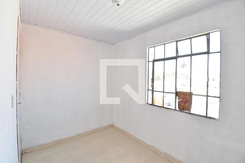 47 m² apartment with a walk-in closet and a home office — photo 8