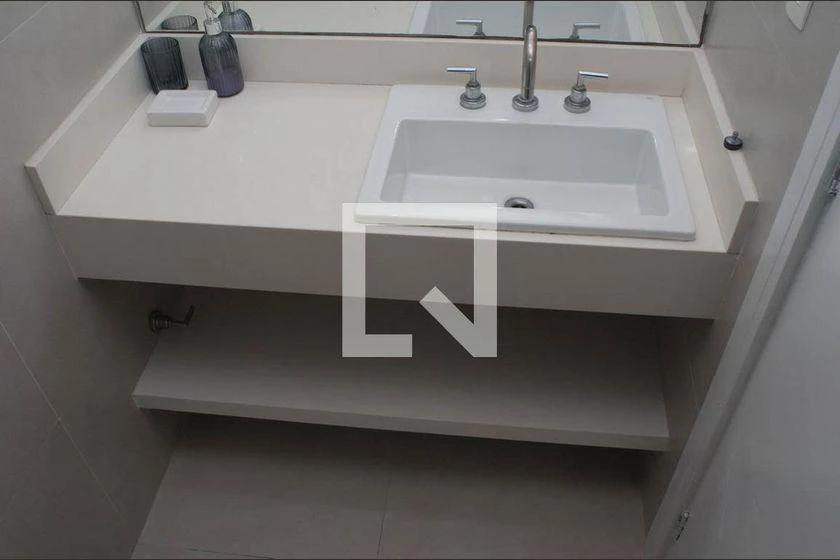 Furnished apartment, 105 m², with floor-to-ceiling windows — photo 22