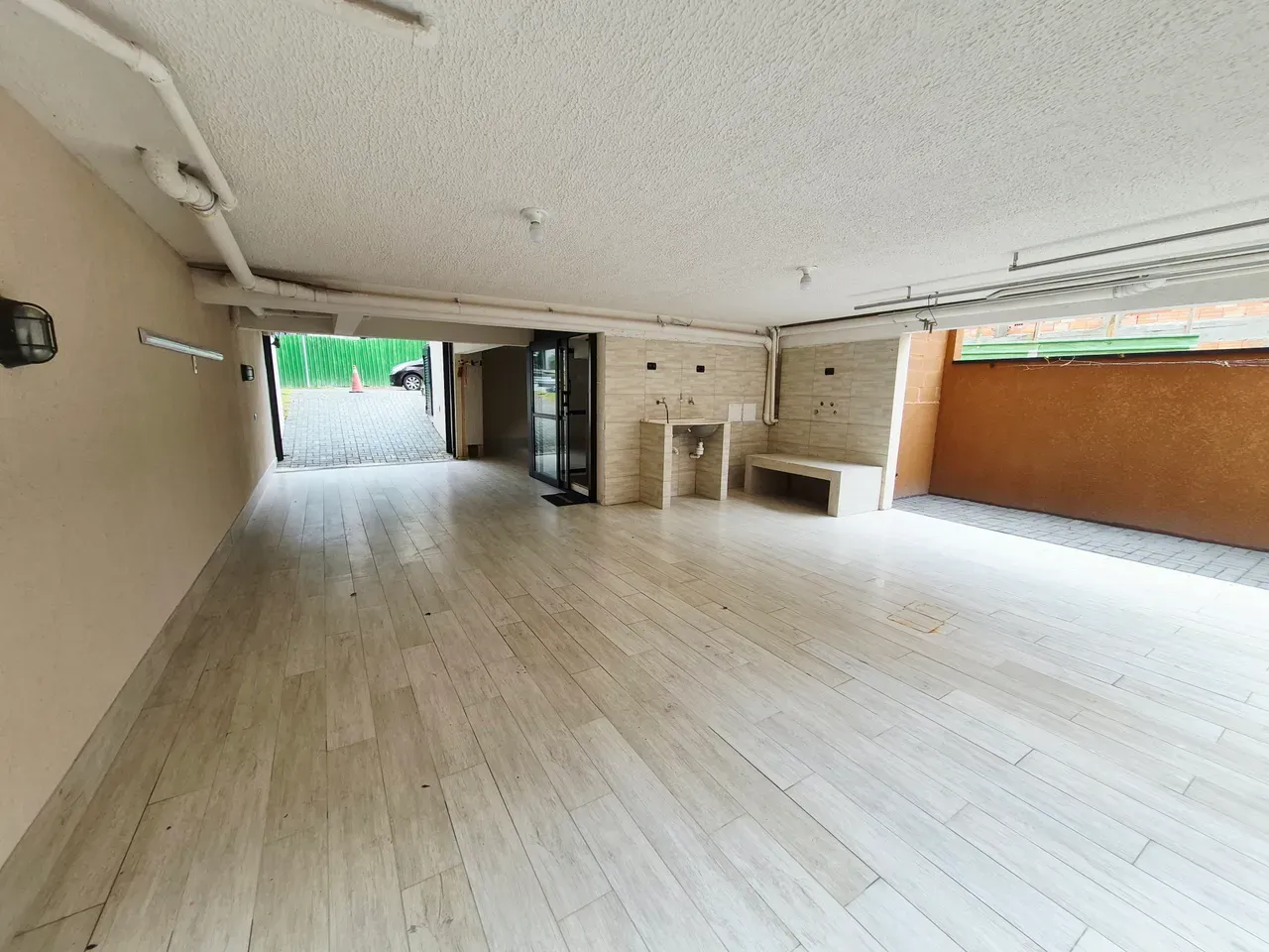 House with 3 bedrooms, 3 baths and a gas stove — photo 29