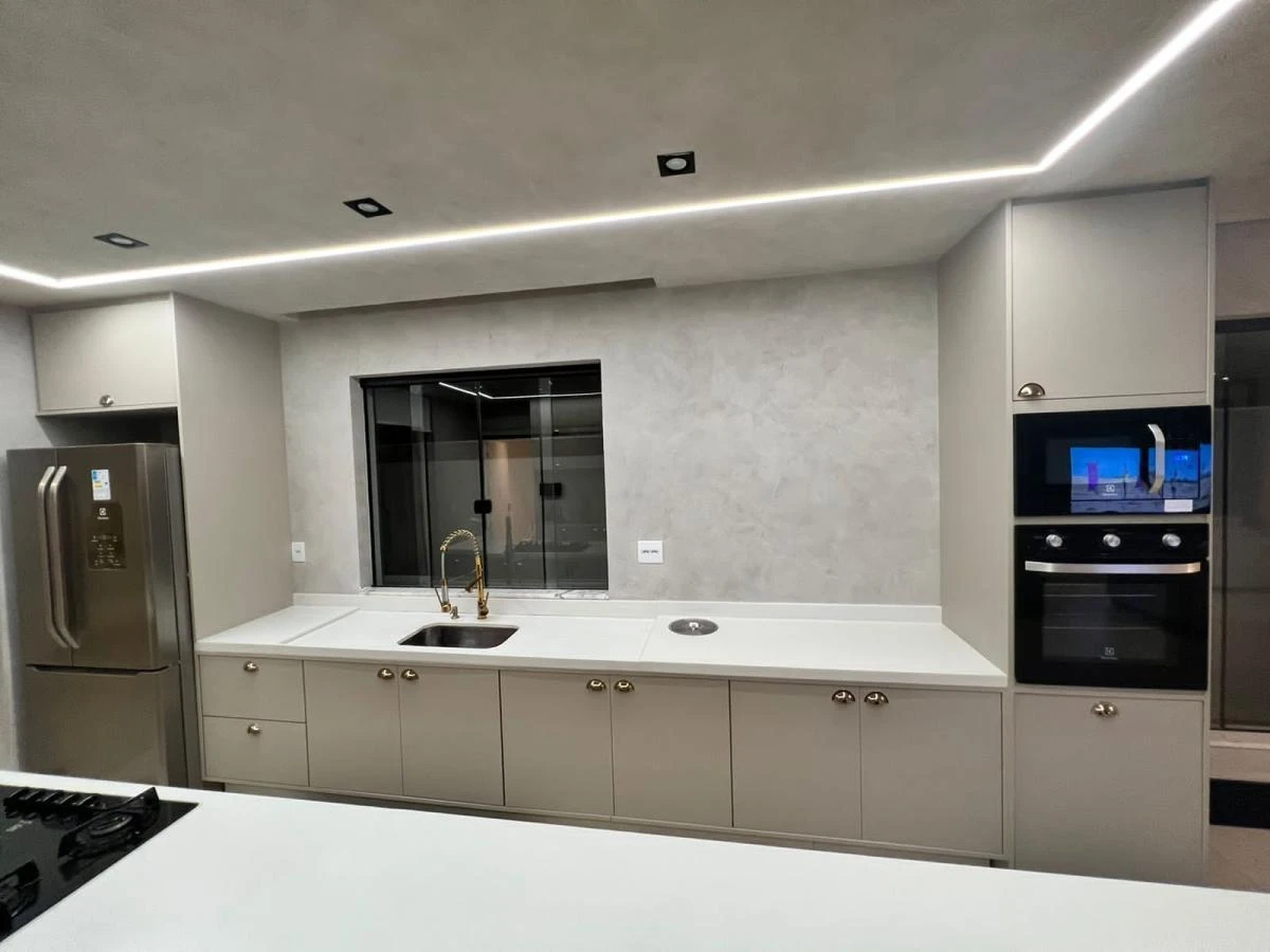 600 m² house with 4 en-suite bedrooms and 3 parking spots — photo 2
