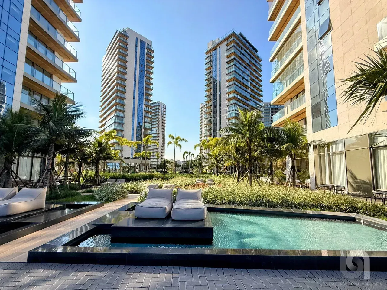 Apartamento com 4 dormitórios e 5 banheiros, 231 m² — photo 20