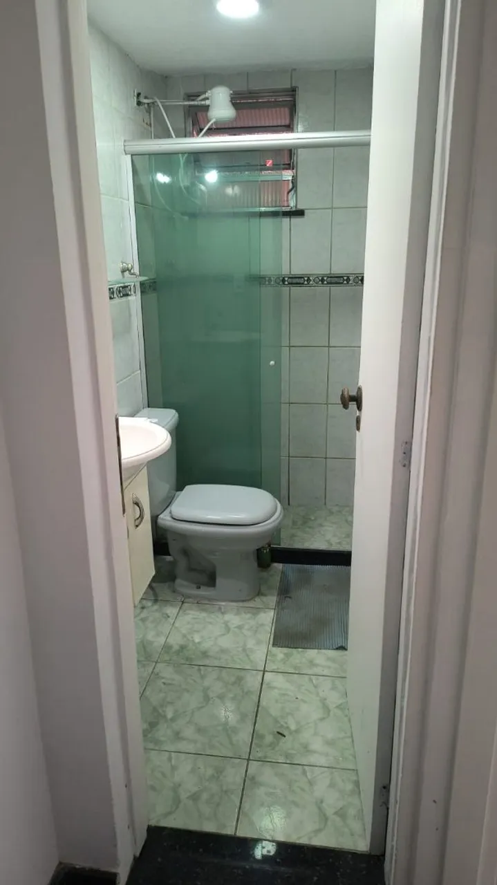 2-bedroom apartment with glass shower enclosure and parking — photo 5