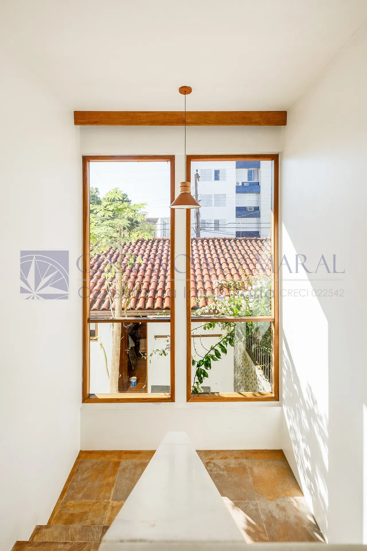 380 m² house with a bathtub and floor-to-ceiling windows — photo 4
