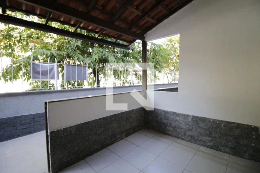 Casa para aluguel com 2 quartos e jardim privativo