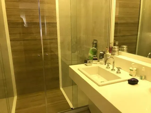 Unfurnished apartment with 3 bedrooms and 5 bathrooms — photo 32