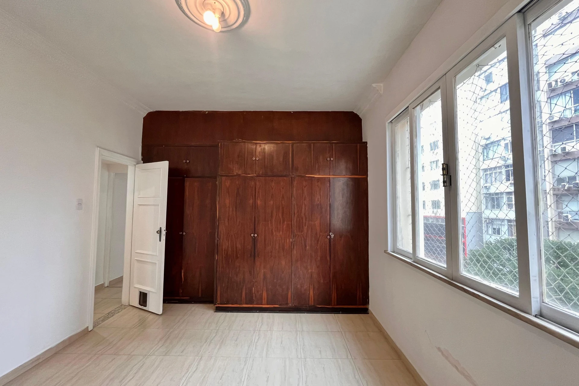 3-bedroom apartment with separate kitchen and electric stove — photo 26