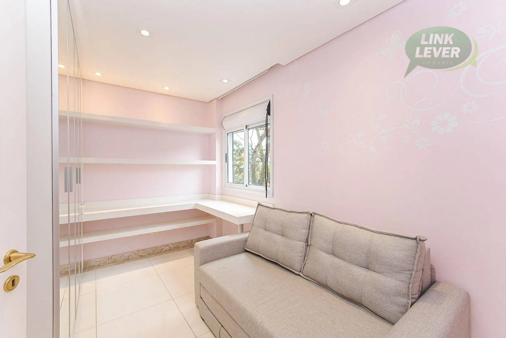 Apartment with 3 bedrooms, balcony and 135 m² — photo 32