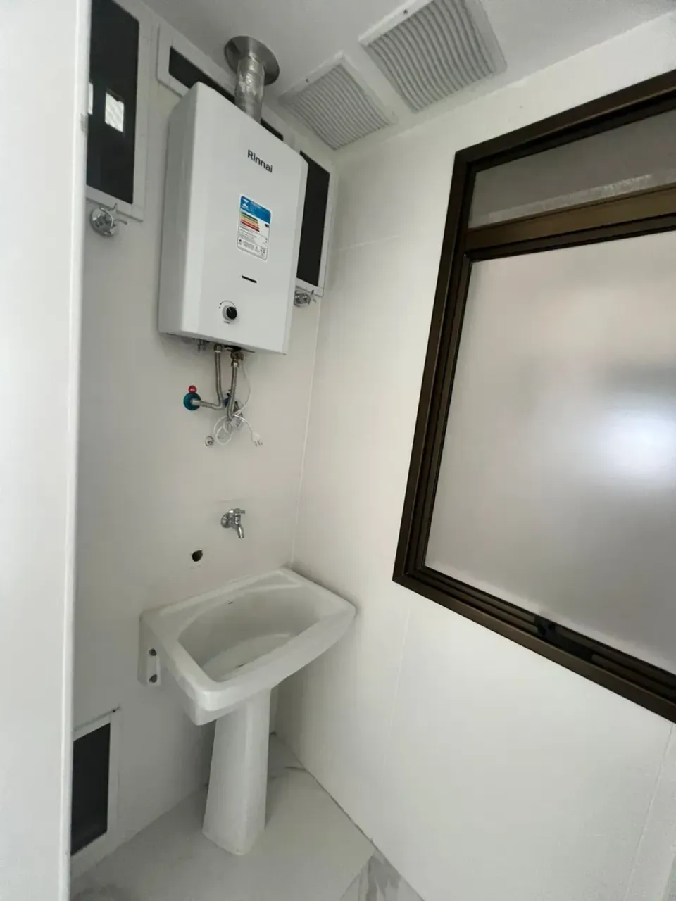 1-bedroom apartment with balcony and gas stove kitchen — photo 7