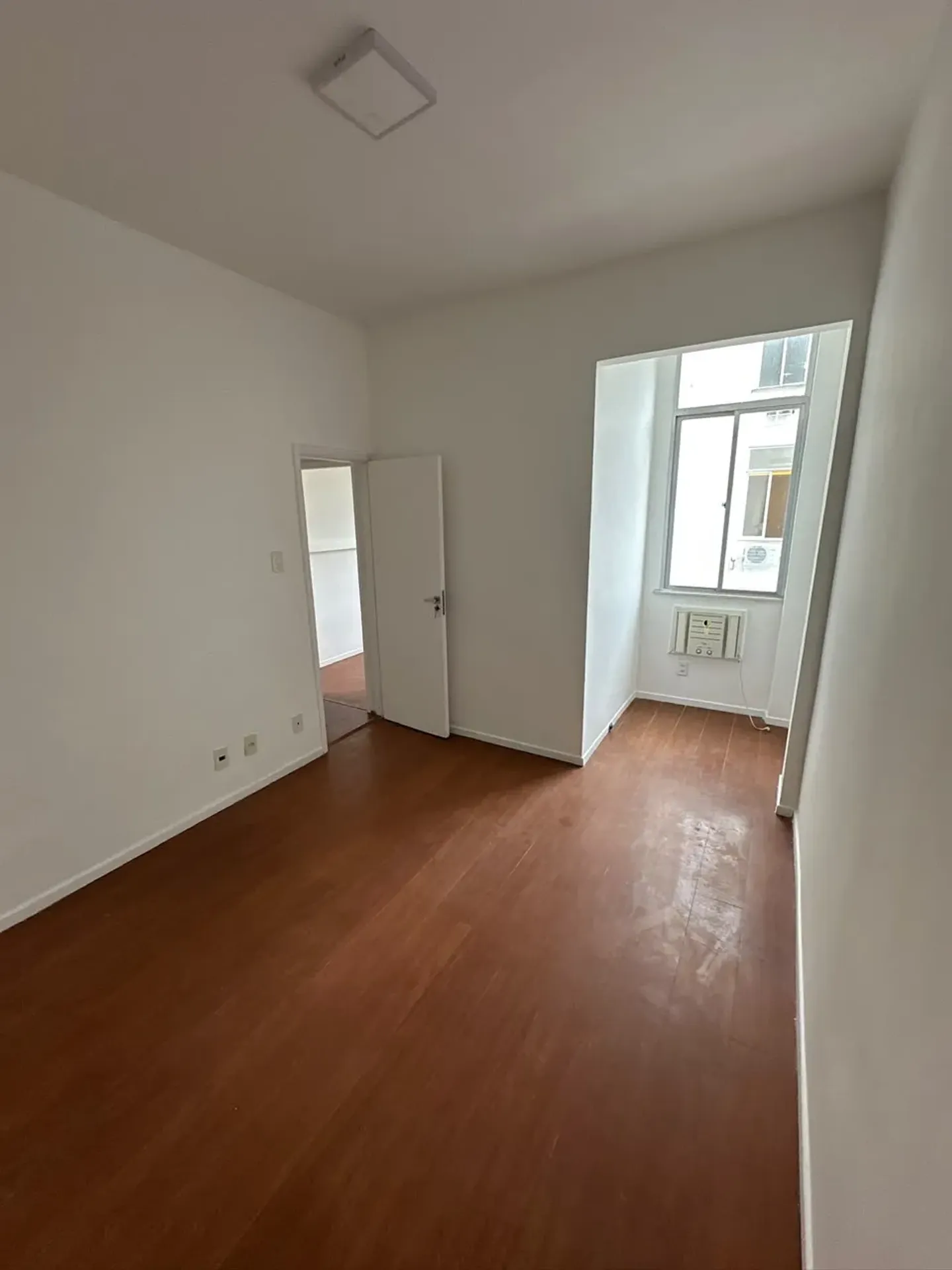 Wood or laminate floors in a 2-bedroom apartment, 72 m² — photo 2
