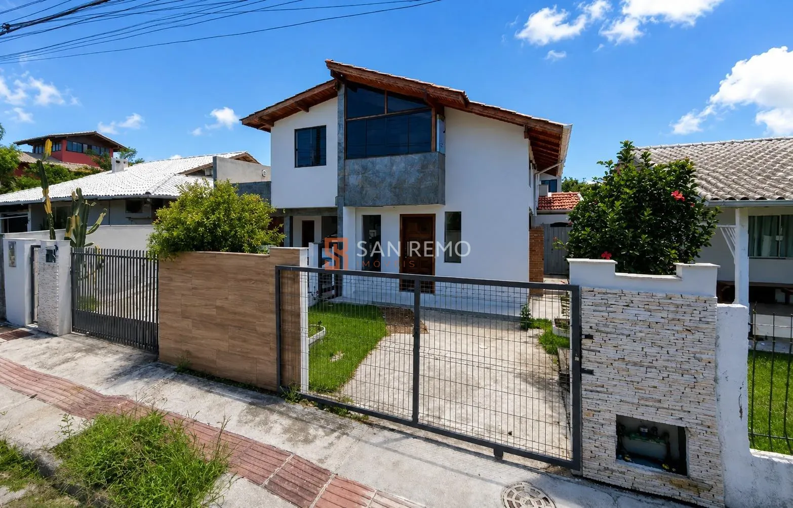 House with 1 bedroom, 3 bathrooms, open-plan kitchen