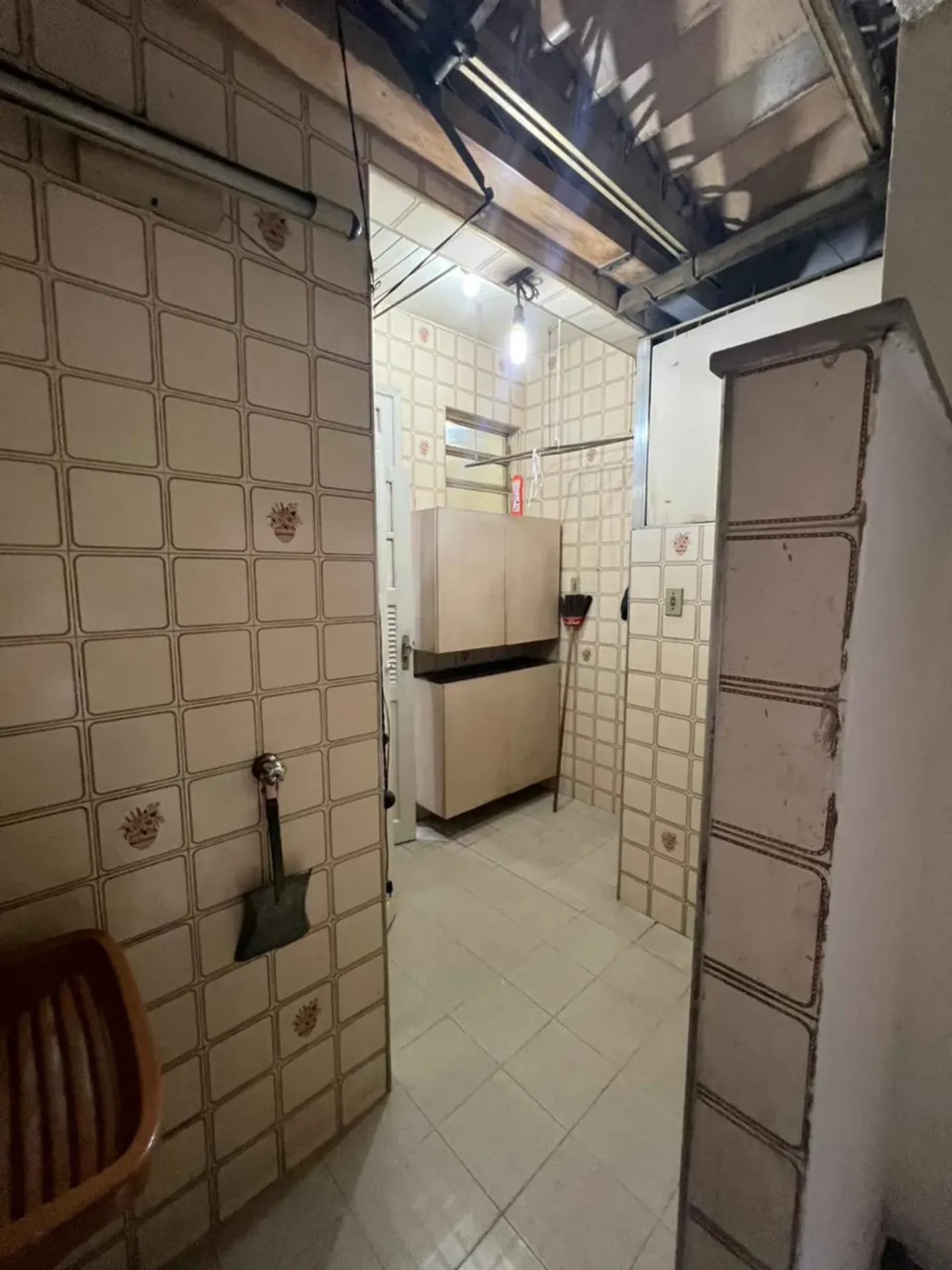 Квартира з 2 спальнями та дерев'яною підлогою або ламінатом — photo 20
