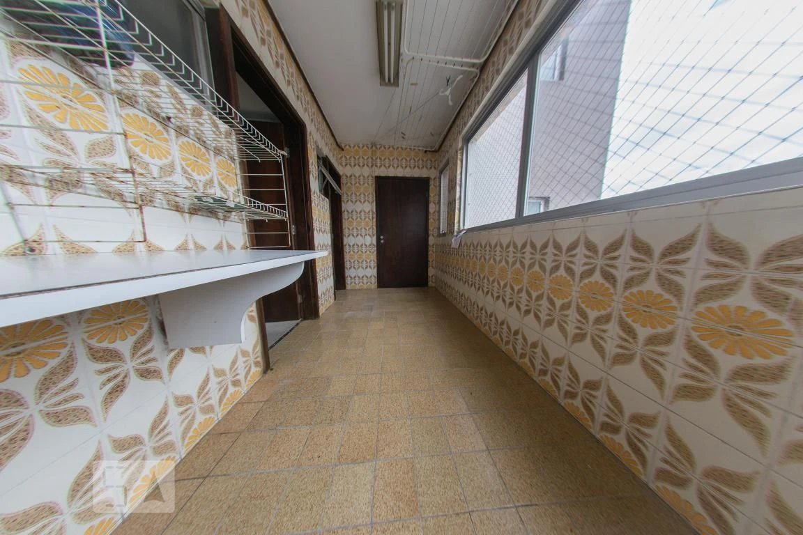 4-bedroom apartment with a walk-in closet — photo 51