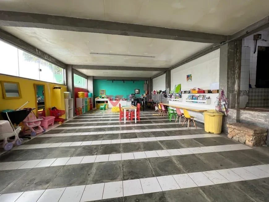 Невыверенный дом без мебели 400 м² с 7 спальнями и 7 местами — photo 12