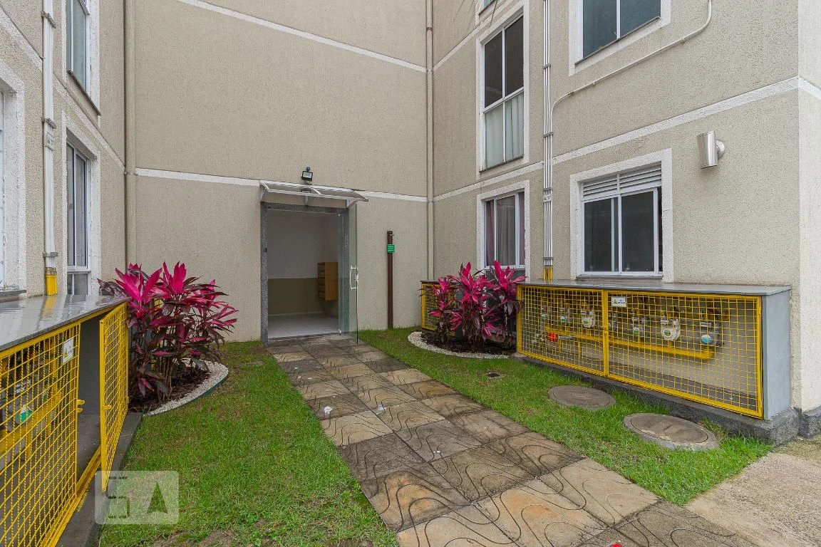 2-bedroom apartment in a building with a pool — photo 48