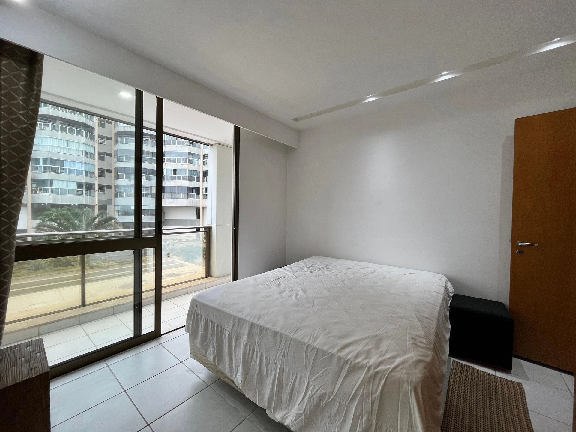 One-bedroom apartment with a washing machine — photo 4