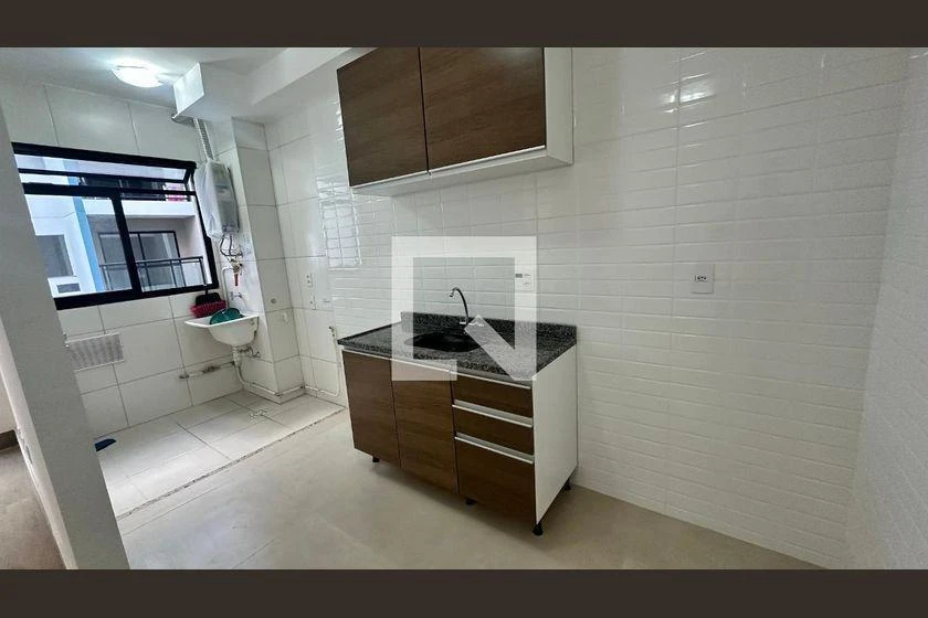 2-bedroom apartment in a building with a gym — photo 2