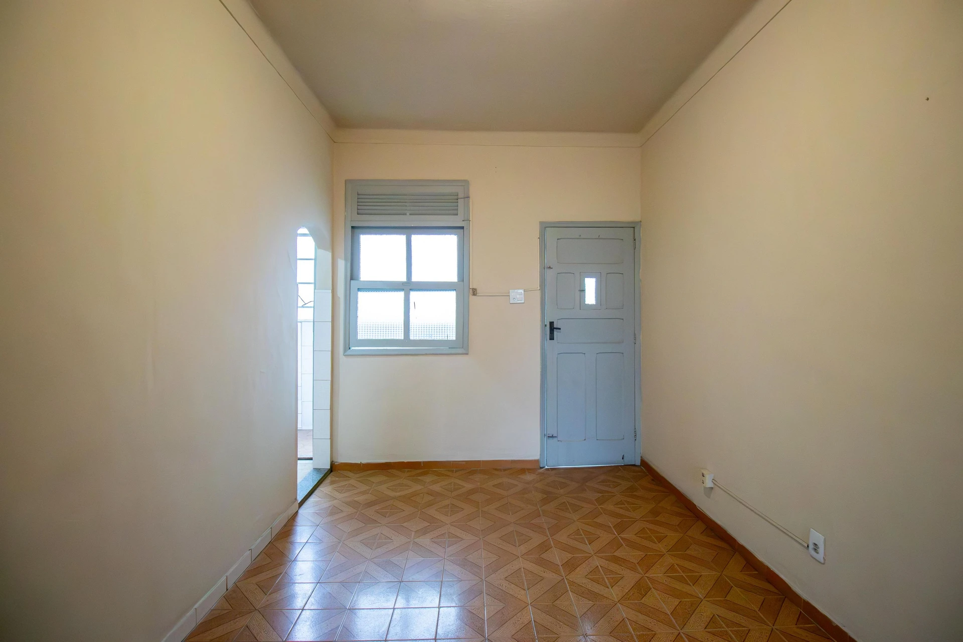 2-bedroom apartment with 1 bathroom and no parking — photo 16