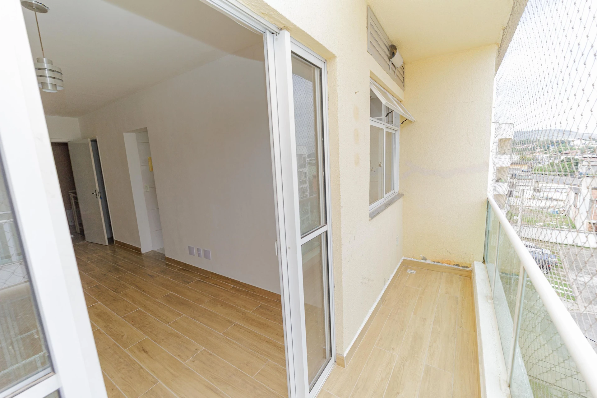 Apartment, 53 m², with wood or laminate floors — photo 14