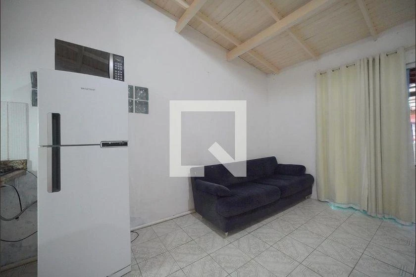 Furnished 40 m² studio with balcony and laundry area — photo 3