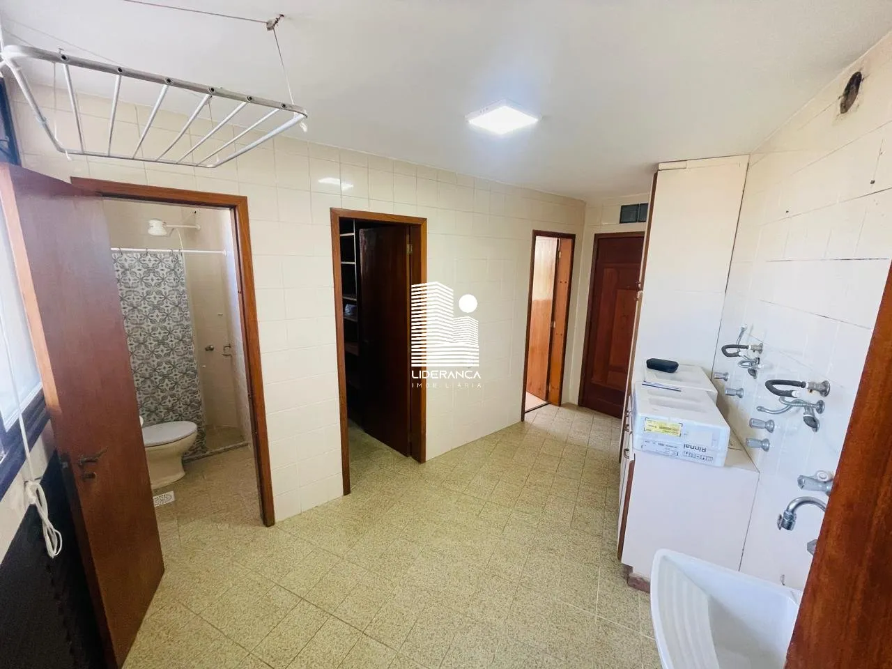 350 m² apartment with 3 en-suite bedrooms and 3 parking — photo 43