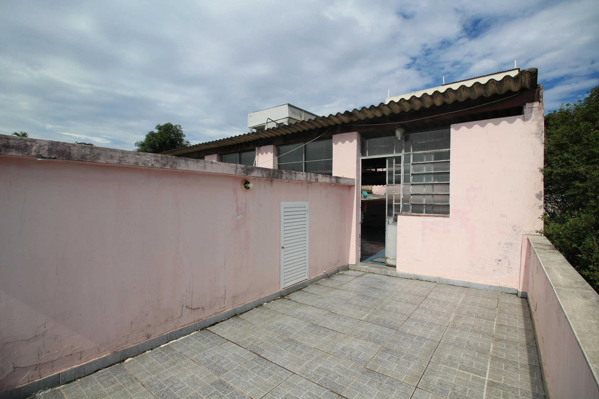 Furnished 3-bedroom house with a private garden — photo 22