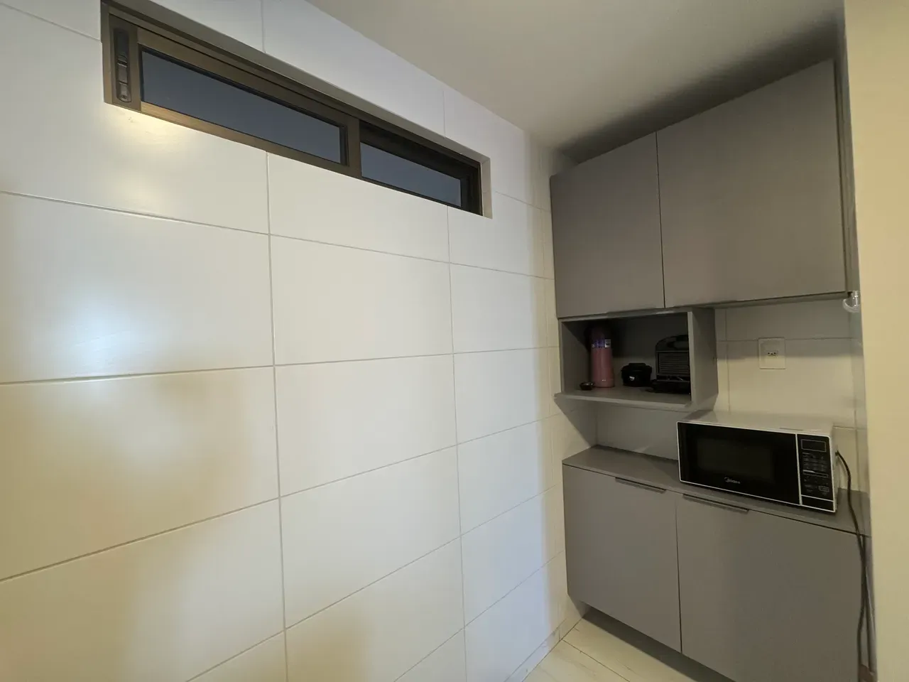 Furnished apartment with en-suite bedroom and open kitchen — photo 10
