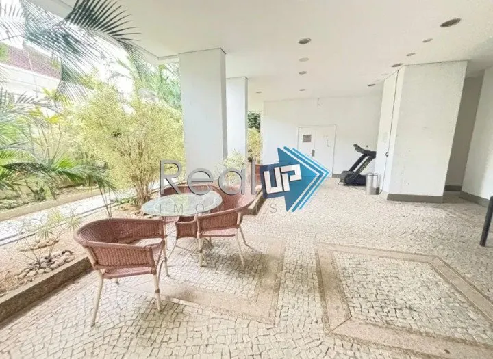 Mountain view in a 2-bedroom apartment, 110 m² — photo 23