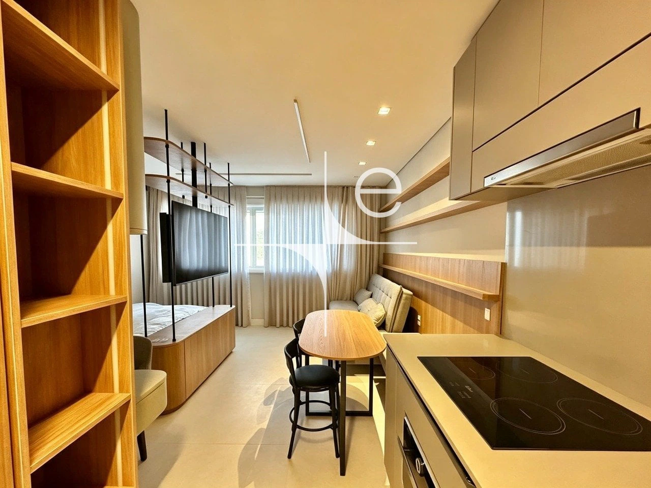Furnished 1-bedroom apartment with an open-plan kitchen — photo 13