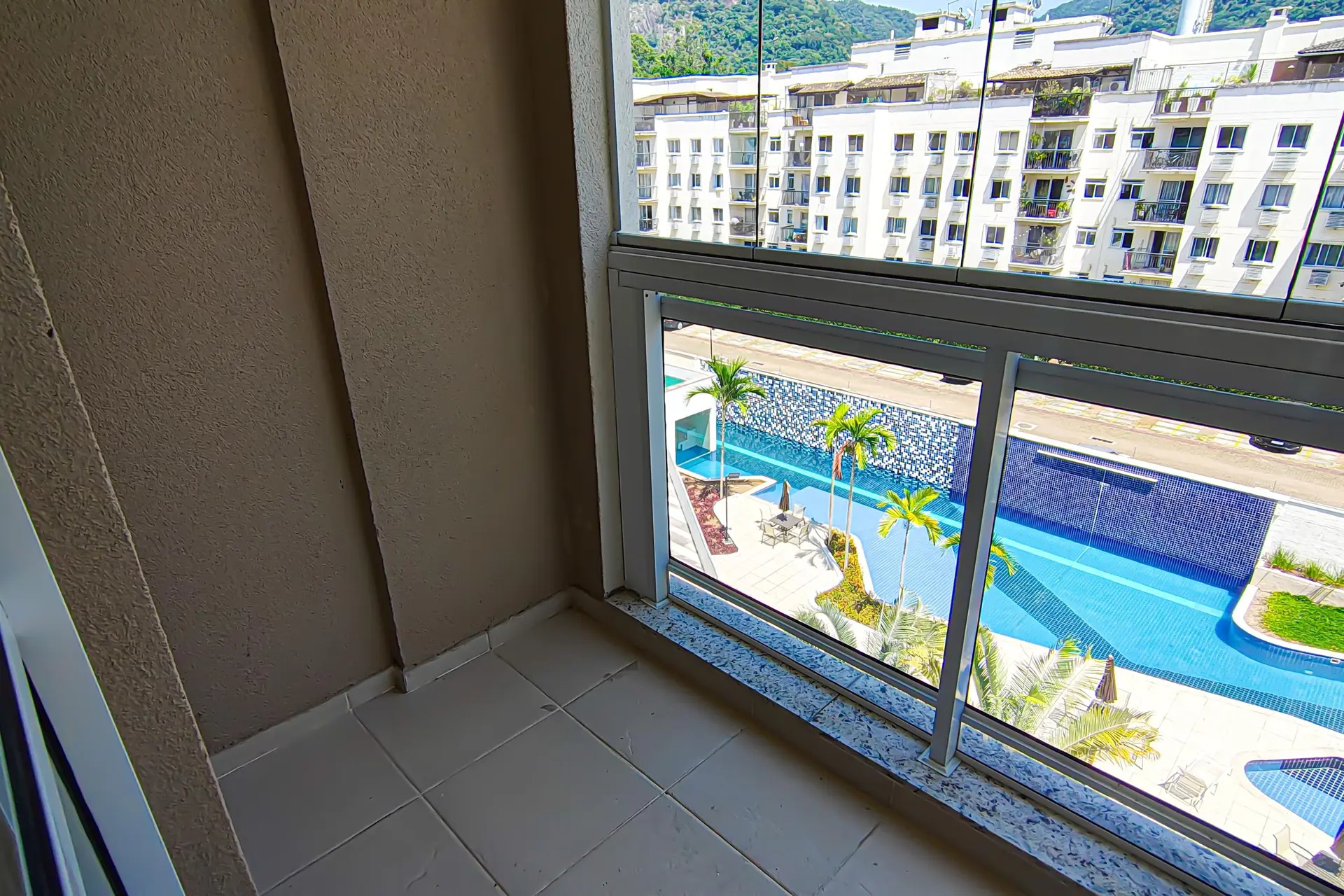 Unfurnished 2-bedroom apartment with en-suite bathrooms