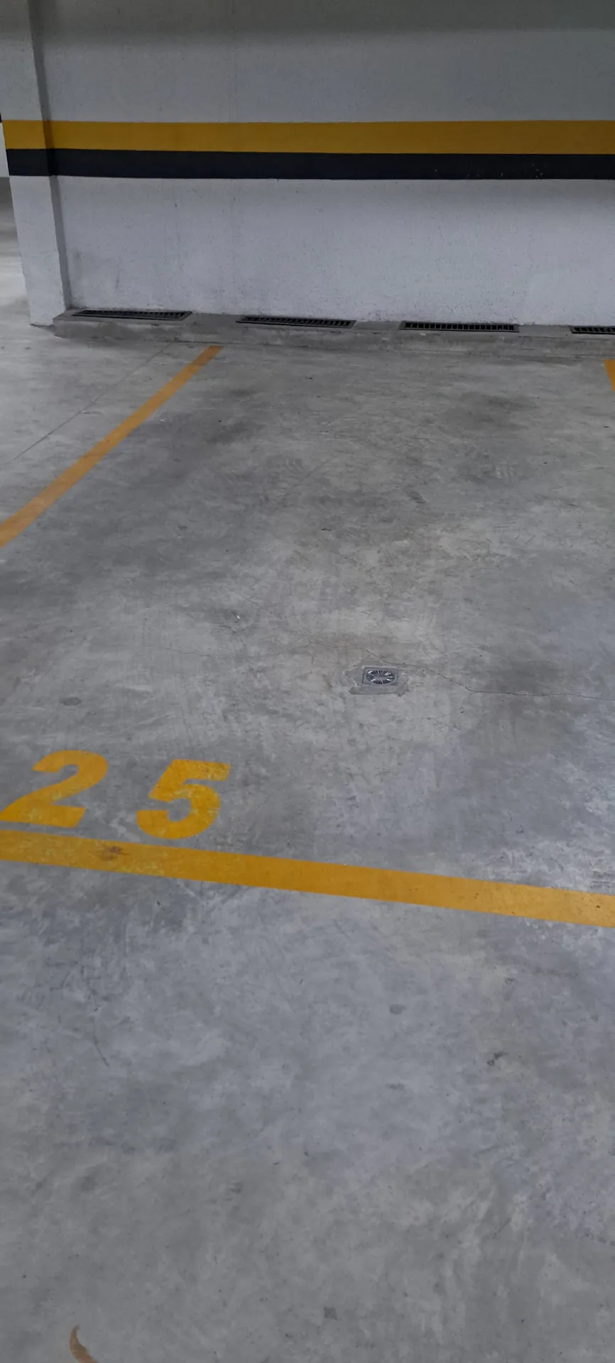 Wood or laminate floors in a 2-bedroom apartment, 66 m² — photo 18