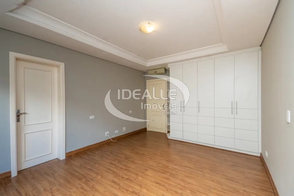 Rental house with 5 bedrooms and 6 bathrooms — photo 30