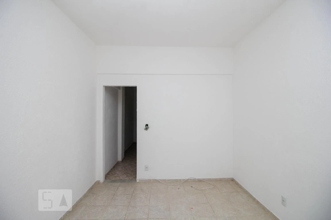 1-bedroom apartment with kitchenette and stove — photo 13