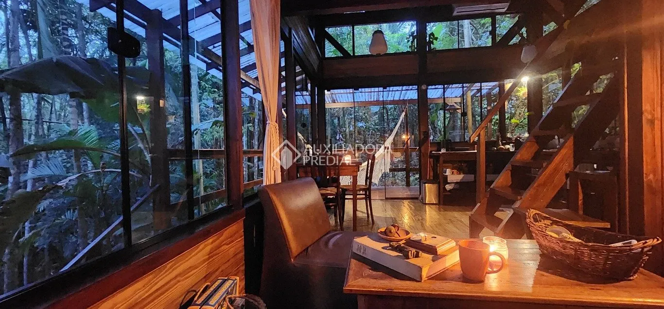 Furnished house with a balcony, 6 bedrooms and 3 baths — photo 31