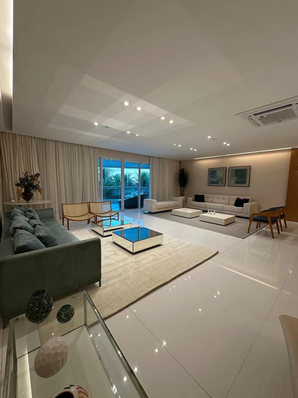 Apartamento mobiliado reformado com 4 suítes e 392 m² — photo 5