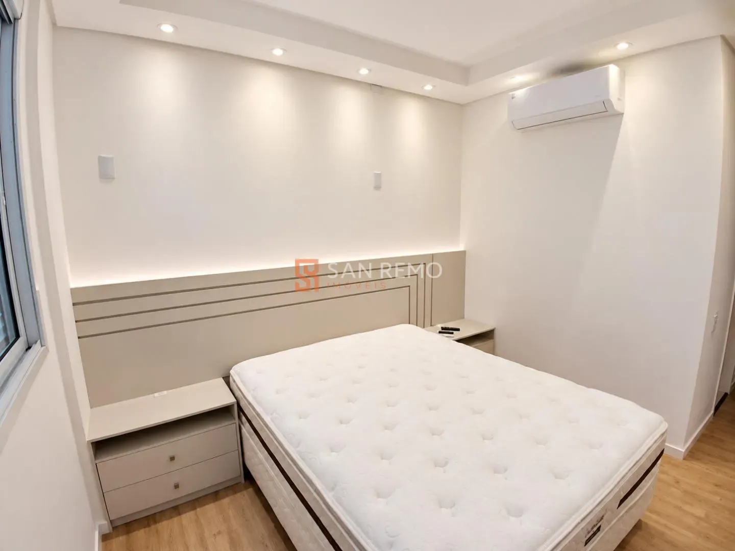 Glass-enclosed balcony in a 3-bedroom apartment, 120 m² — photo 21