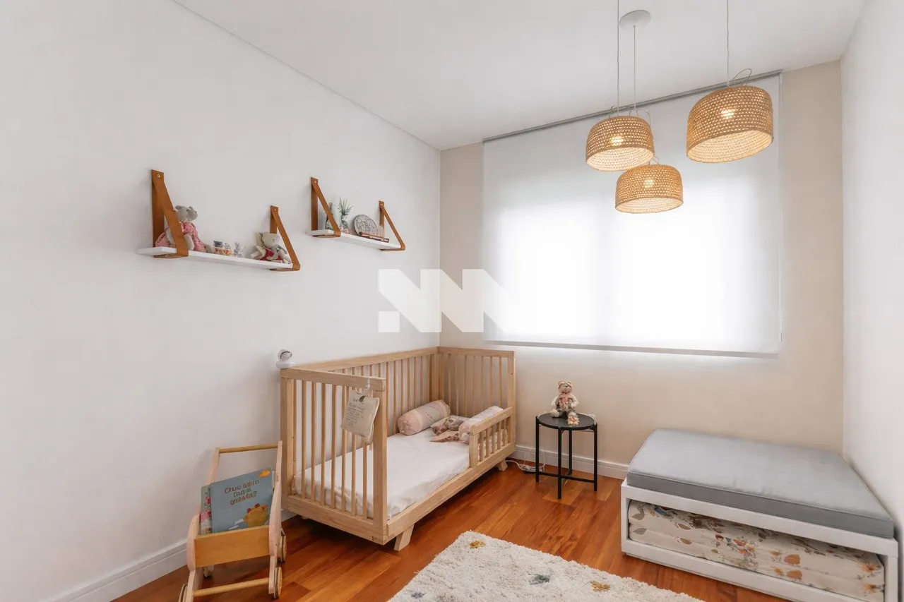 Furnished apartment with 4 bedrooms and 231 m² — photo 17
