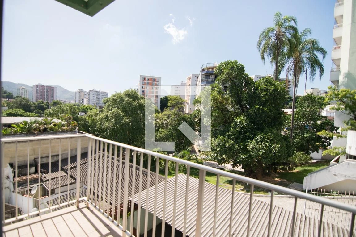 65 m² apartment with a private pool and a private BBQ