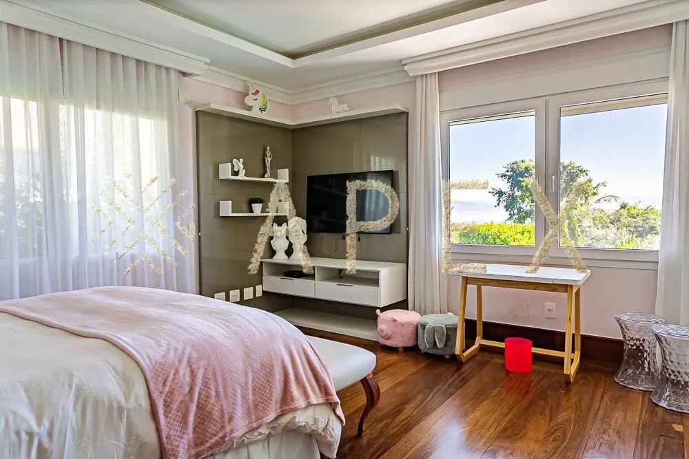 6 en-suite bedrooms, 9 bathrooms, 1600 m² and BBQ — photo 14