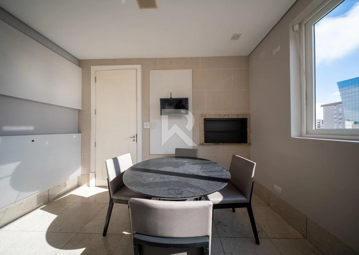 344 m² apartment with floor-to-ceiling windows and a bathtub — photo 17