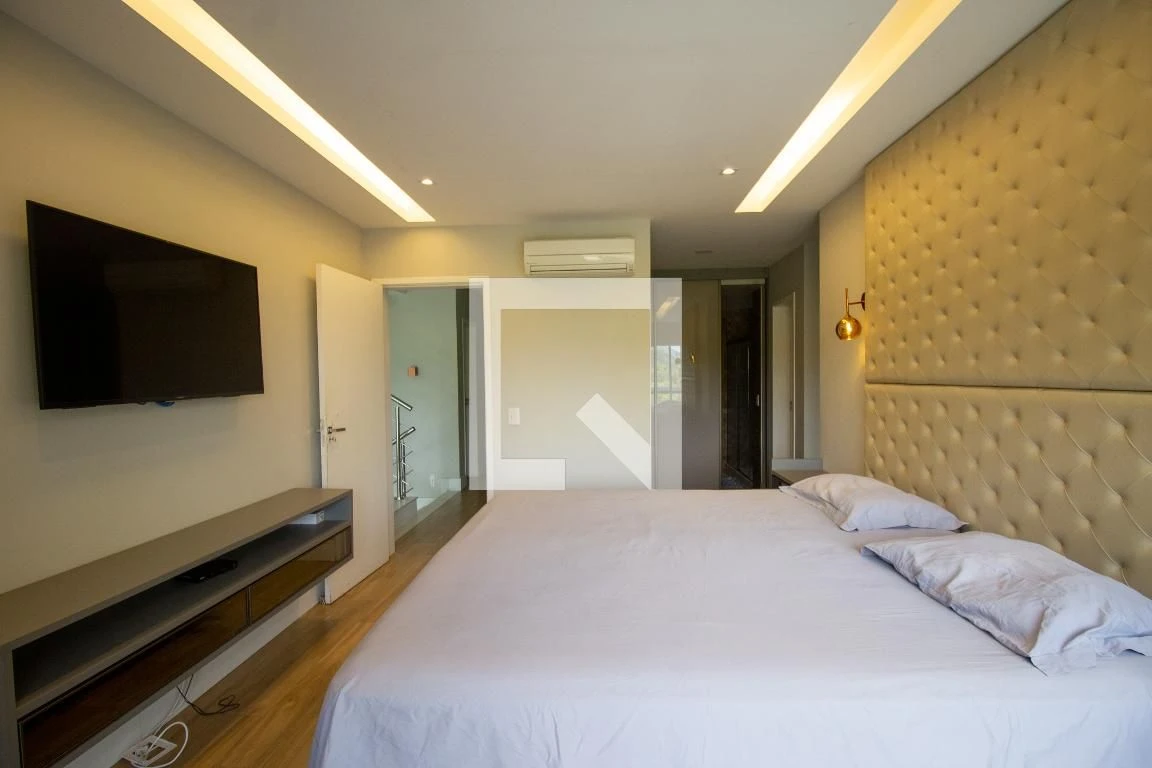 4-bedroom house with a bathtub in Rio de Janeiro — photo 42
