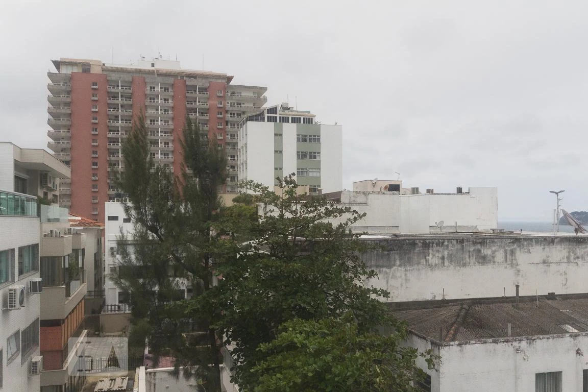 Rental apartment with 2 bedrooms and a glass balcony — photo 38