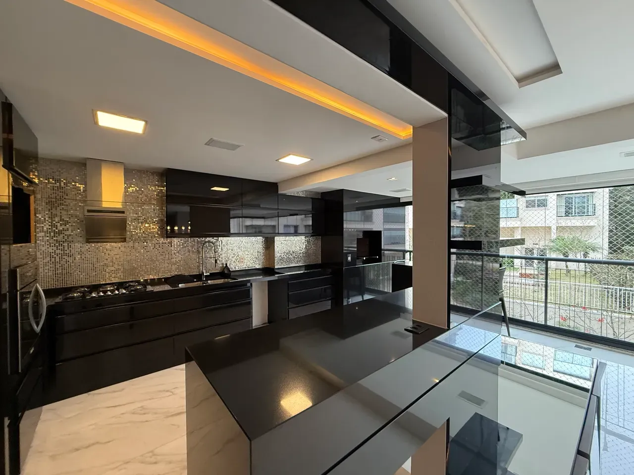 165 m² apartment with 3 bedrooms and 4 bathrooms